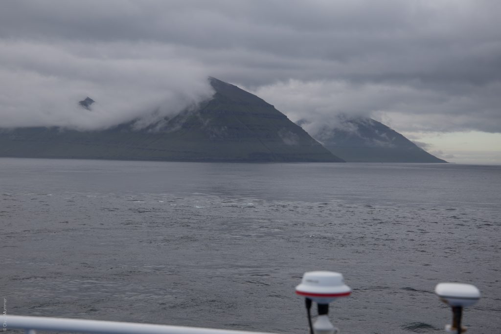 durch die Inselwelt der Färöer ● ©2016