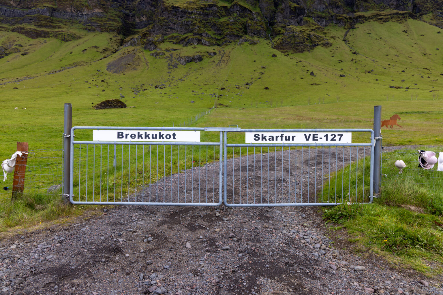 am Hof Brekkukot ● ©2025