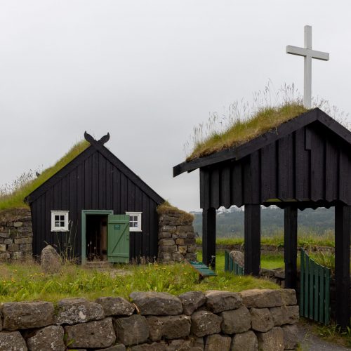 Reykjavík ● Árbæjarsafn ● Grassodenkirche ● ©2021